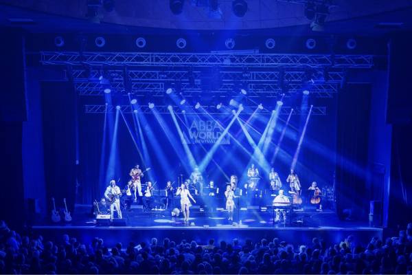 10.04.26 19.00  ABBA WORLD Revival – 100% Live in Symphonic Show! Nechte se unést do zlaté éry popu s ABBA WORLD Revival – originálním provedením repertoáru slavné švédské legendy. Deset výjimečných hudebníků přináší autentickou, stoprocentně živou show, která vás vtáhne do atmosféry 70. a 80. let. Repertoár zahrnuje více než 30 největších hitů ABBA,...
