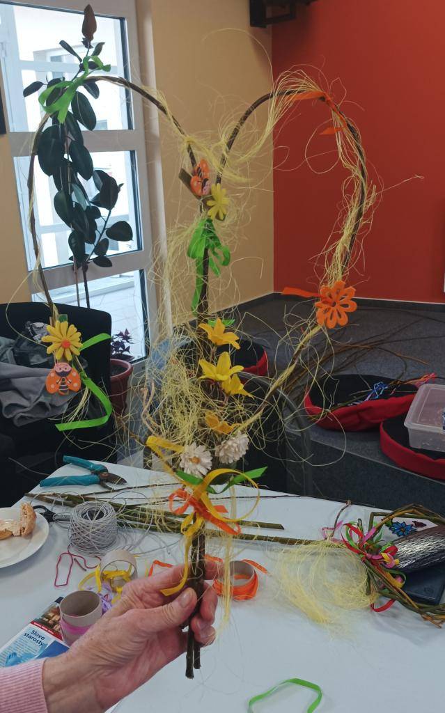 Malování a jarní ozdoby z proutí.