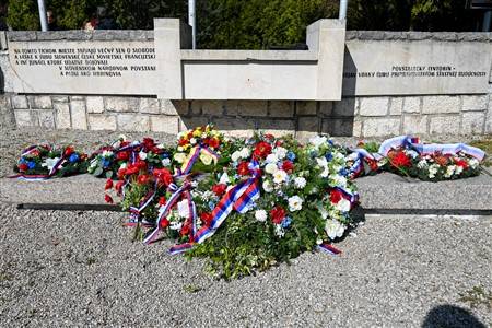 Mesto Martin si dnes pietnymi aktmi uctilo 81. výročie oslobodenia mesta a regiónu Turiec. Spomienkové podujatia sa uskutočnili na Cintoríne hrdinov Slovenského národného povstania aj pri pamätníku Slovenského národného povstania. Zástupcovia samosprávy, inštitúcií, základných škôl aj verejnosti si pripomenuli obete vojny a význam slobody v dnešnom svete.