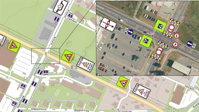 Ve dnech 10. dubna až 10. května bude úplná uzavírka provozu v Havlíčkově ulici před křižovatkou se silnicí I/38 a tím i nájezd na tento obchvat města. Podobně nebude možné vjet na I/38 z protilehlé strany z Kosmonos ulicí Duhovou. Důvodem je instalace telematiky na této křižovatce. V ulici Boleslavská pak bude provoz omezen kyvadlově v následujících dvou víkendech vč. předchozích pátků a následujících pondělí. U přechodu pro chodce u křižovatky s ul. K.Veselého dojde v termínech 10.4. - 13.4. a 17.4. - 20.4. k částečné uzavírce vždy jednoho z pruhů vozovky z důvody opravy podkladních vrstev vč. živičného krytu. Provoz bude řízen kyvadlově pomocí semaforů. Při cestě do Mladé Boleslavi i zpět je možné využít trasu Debřská ulice - Radoučská spojka. Děkujeme za pochopení.