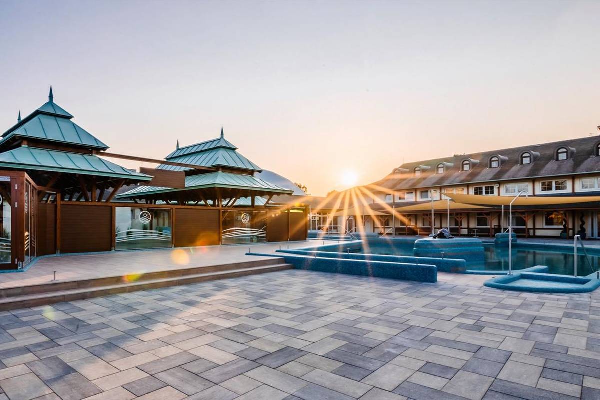 Základní organizace Svazu postižených civilizačními chorobami Boršice  má ještě volná místa do termálů  Mošoň v Maďarsku. Jede se v pondělí  27. dubna  v 5 hodin 30 minut od Obecního úřadu Boršice. Cena zájezdu včetně vstupného je pro člena  950,- Kč a nečlena 1 100,- Kč.