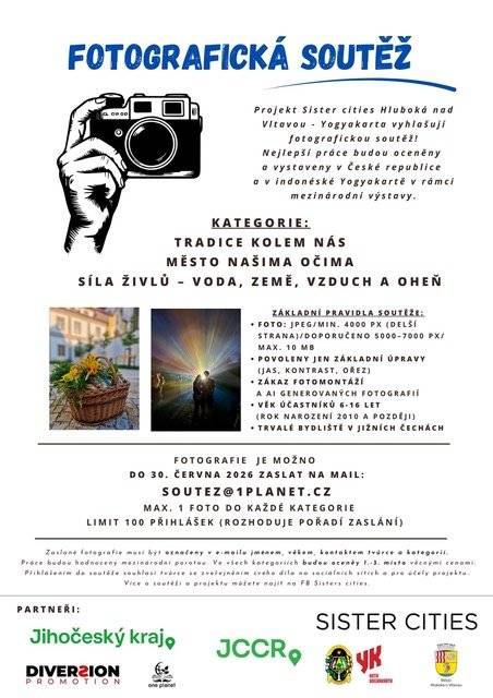 PRO Šumavsko předává nabídku k zapojení do mezinárodní fotografické soutěže v rámci projektu Sister Cities Hluboká nad Vltavou – Yogyakarta. Tato soutěž je určena pro děti a mládež ve věku 6–16 let s trvalým bydlištěm v jižních Čechách a nabízí jedinečnou příležitost prezentovat svou tvorbu na mezinárodní úrovni. Nejlepší fotografie budou oceněny a vystaveny jak v České republice, tak v indonéské Yogyakartě. Soutěž probíhá ve třech tematických kategoriích:  Tradice kolem nás Město našima očima Síla živlů – voda, země, vzduch a oheň  Základní podmínky:  fotografie ve formátu JPEG (min. 4000 px na delší straně) povoleny pouze základní úpravy (jas, kontrast, ořez) zákaz fotomontáží a AI generovaných snímků max. 1 fotografie do každé kategorie  Uzávěrka pro zaslání fotografií je 30. června 2026 na e-mail: soutez@1planet.cz. Kapacita soutěže je omezena na 100 přihlášek, rozhoduje pořadí doručení. Fotografie musí být v e-mailu označeny jménem autora, věkem, kontaktem a zvolenou kategorií.