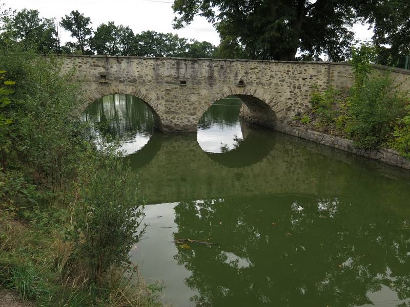 Most u Mnichu je od úterý 7. dubna 2026 uzavřen z důvodu opravy a zpevnění plochy. Zprovozněn bude nejpozději v pátek ráno. Je možné, že bude zprovozněn už ve čtvrtek v odpoledních hodinách. Děkujeme za trpělivost.