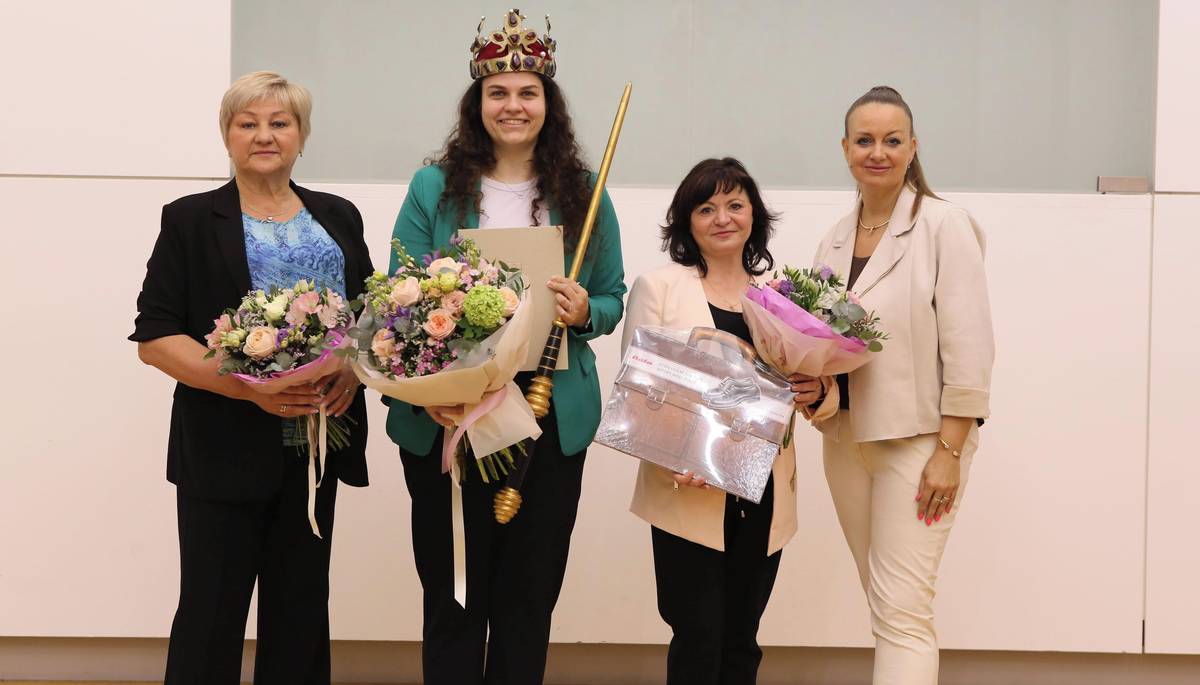 Zlín – Na radnici ve Zlíně se ve čtvrtek 9. dubna 2026 uskutečnilo slavnostní přijetí Adély Langerové, učitelky Základní školy Zlín, Mikoláše Alše, která získala titul Zlatý Ámos 2026.