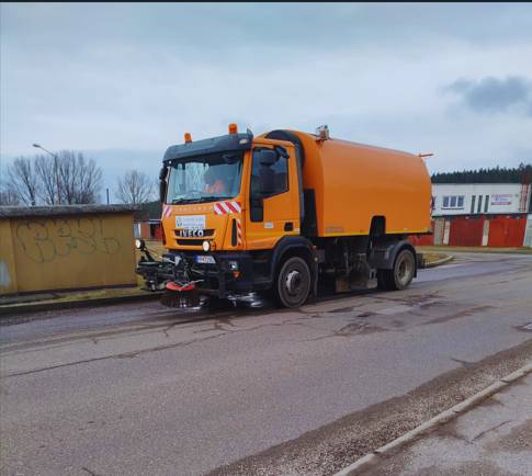 V priebehu budúceho týždňa bude v našom meste prebiehať pravidelné jarné zametanie parkovísk a miestnych komunikácií po zimnom období.
