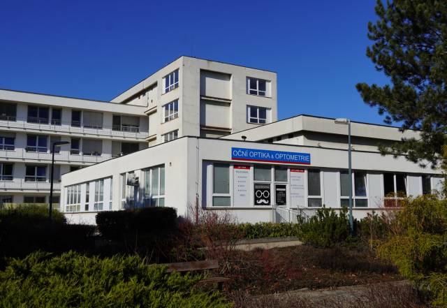 Nemocnice AGEL Prostějov zahájila rozsáhlou modernizaci léčebny dlouhodobě nemocných, infekčního a očního oddělení. Budovy z 80. let vstupují do další etapy svého rozvoje a projdou postupnou modernizací zaměřenou na zvýšení komfortu pacientů, kultivaci prostředí a efektivnější hospodaření s energiemi. Projekt je organizován tak, aby omezení péče pro pacienty bylo co nejmenší.                                Číst dál...