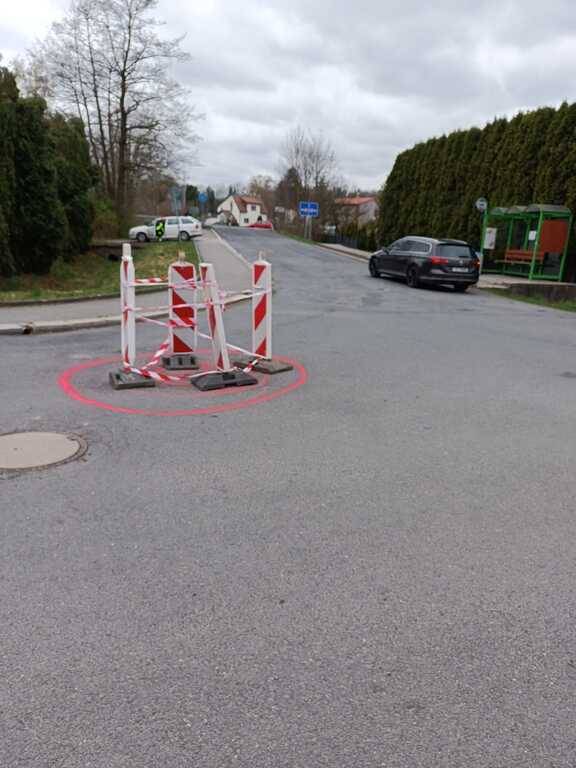 Informujeme občany o havárii na místní komunikaci v lokalitě Kunčičky u Bašky, v křižovatce u autobusové zastávky U Stonavských. Žádáme řidiče o zvýšenou opatrnost. Na odstranění závady pracujeme.