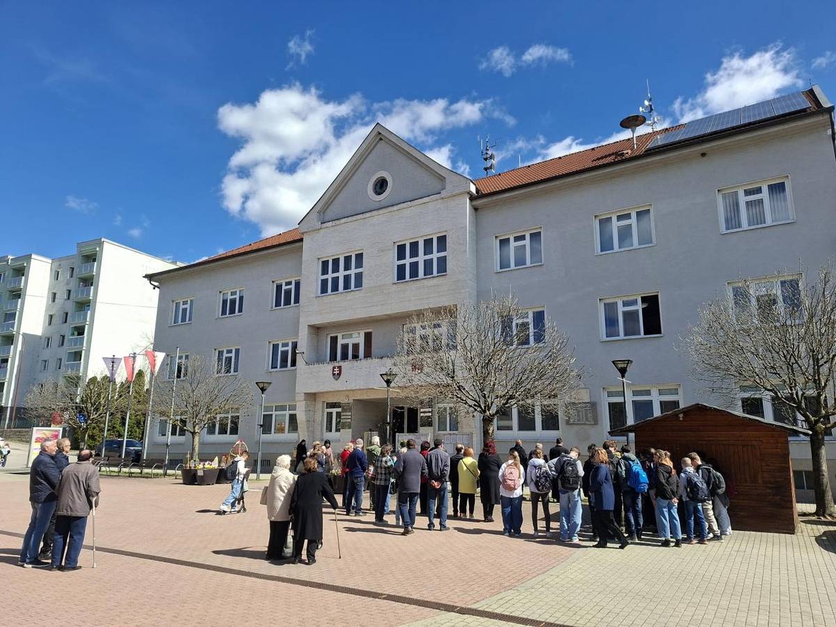 8. apríla 2026 sme si pripomenuli 81. výročie oslobodenia Brezovej pod Bradlom. Spomienkovej slávnosti sa zúčastnili predstavitelia mesta, ZO SZPB, verejnosť a žiaci Základnej školy Dr. Štefana Osuského.