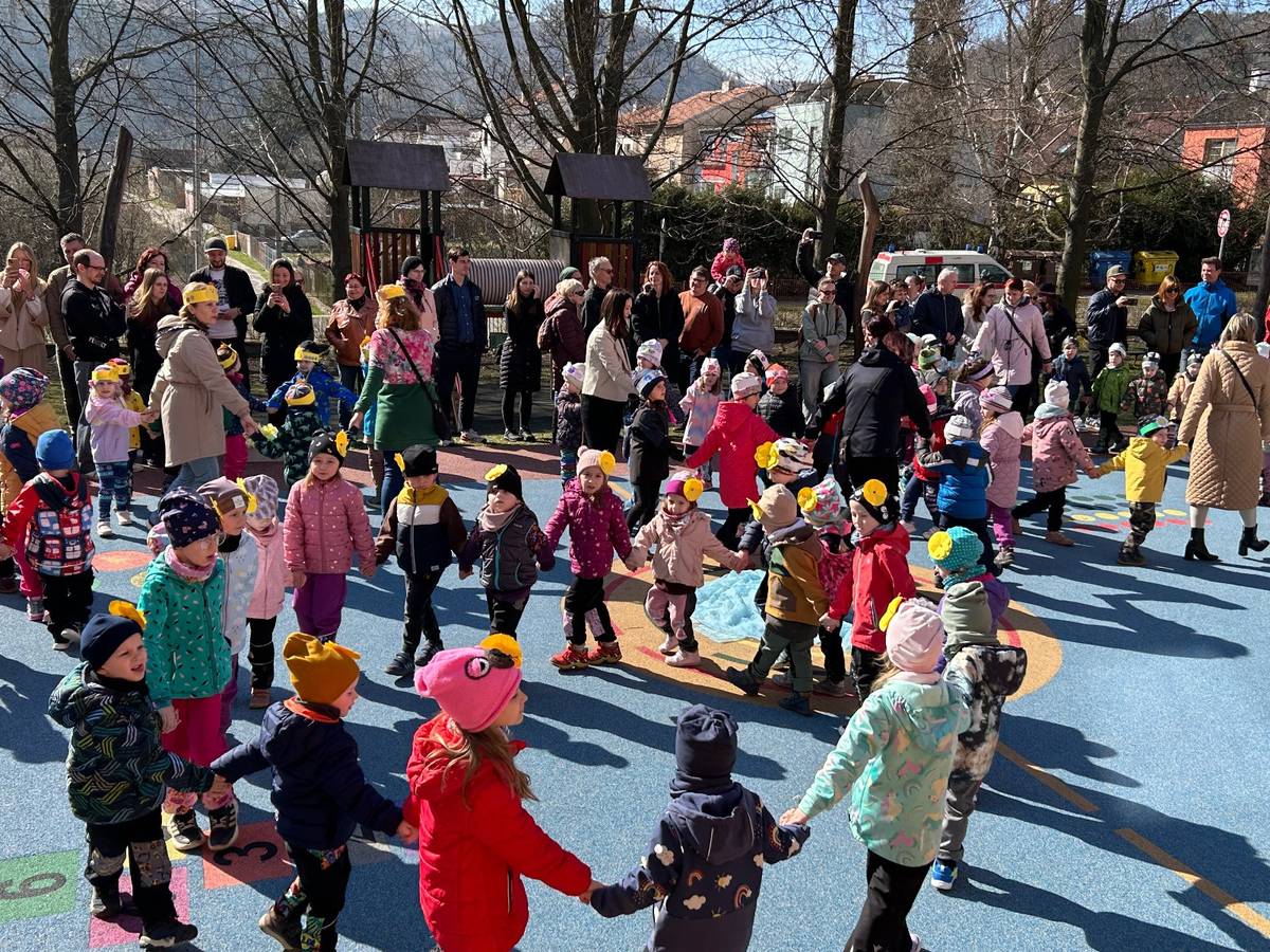 V pátek 20. března děti z MŠ Boskovice, pracoviště Lidická přivítaly jaro tradičním jarním průvodem s Moranou, kterou vlastnoručně vytvořily.