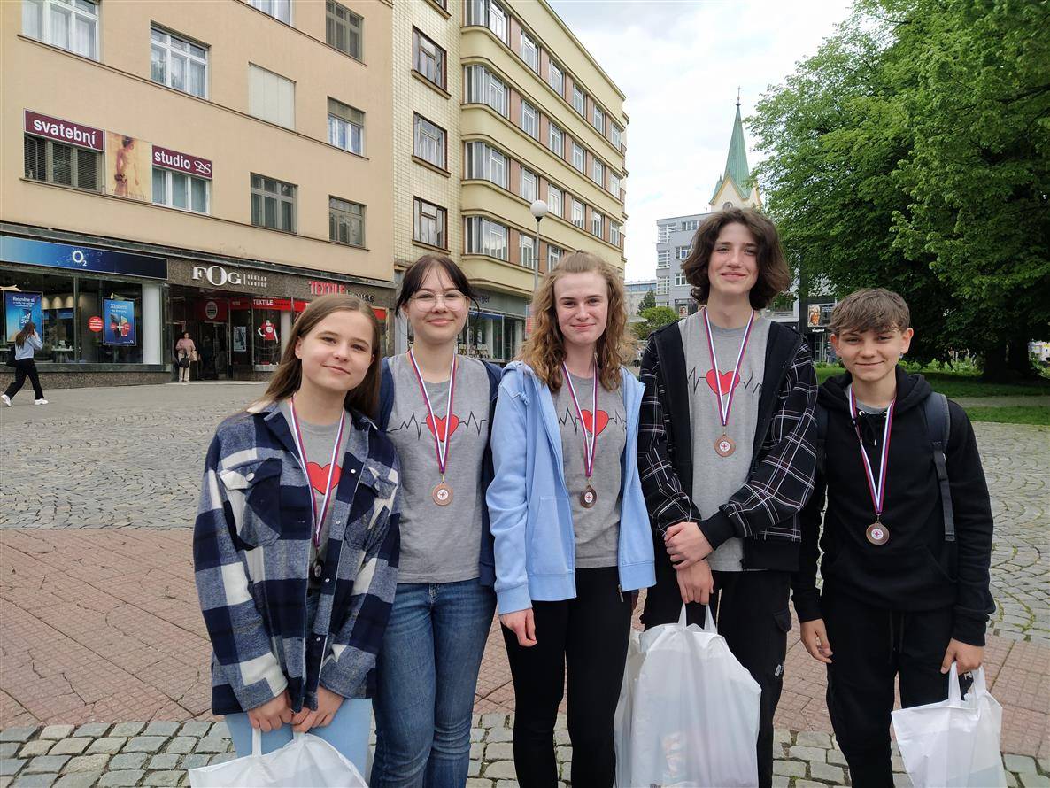 Gratulujeme našim mladým zdravotníkům z ČČK Poteč, kteří ze soutěže první pomoci ve Zlíně přiváží krásné 3. místo, druhý tým krásné 6. místo v konkurenci 12ti soutěžních týmů ????