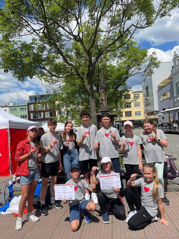 Gratulujeme našim zdravotníkům Českého červeného kříže Poteč za reprezentaci naší obce v soutěži ve Zlíně, kde se starší zdravotníci umístili na třetím místě a mladší zdravotníci na krásném druhém místě.