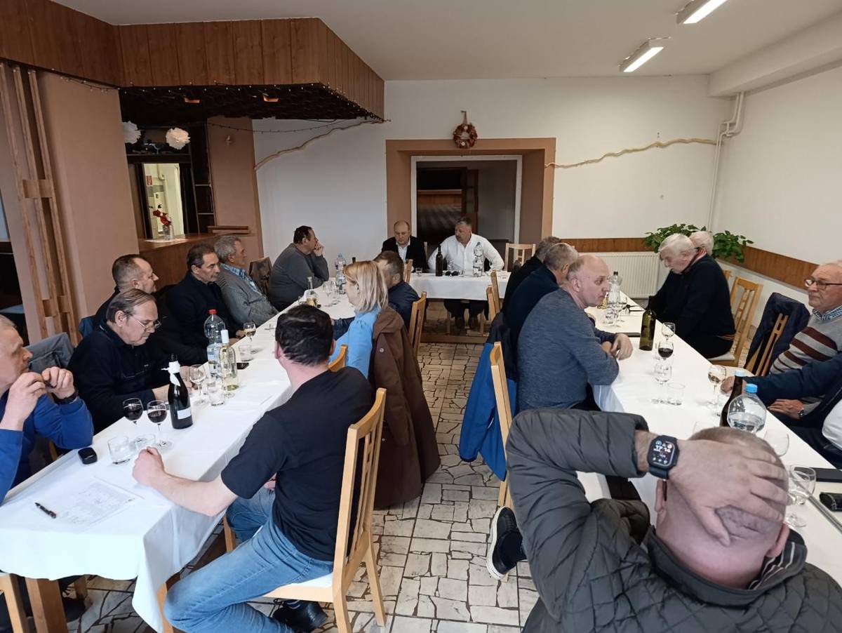 Dňa 10.4.2025 sa konala VČS SZZ ZO o.j.z. Prijatie nových členov: Ing. M. Antonín, J. Antonínová, Ing. R. Pecko,Ing. L. Smoroň, J. Machata. J. Šottník odstúpil z výboru ZO SZZ. Do výboru ZO SZZ boli zvolení: R. Szilvás a Ing. Smoroň. VČS sa zúčastnil predseda SZZ OV o.j.z. v Trnava Mgr. Ľ. Jedlička.