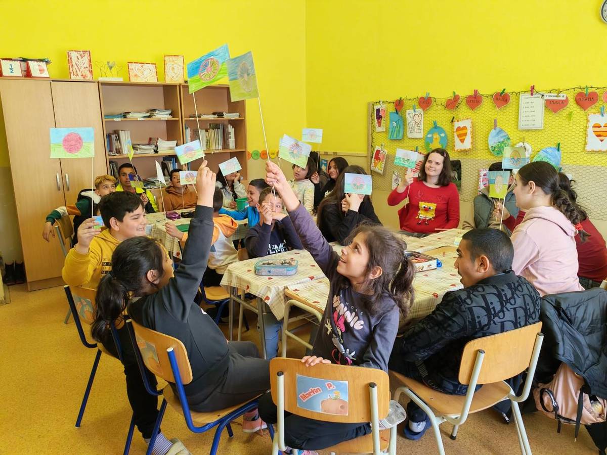 Hnúšťa, 10.4.2026 - Dňa 8.4.2026 sme si na našej škole spoločne s Komunitným centrom Hnúšťa pripomenuli Deň Rómov.