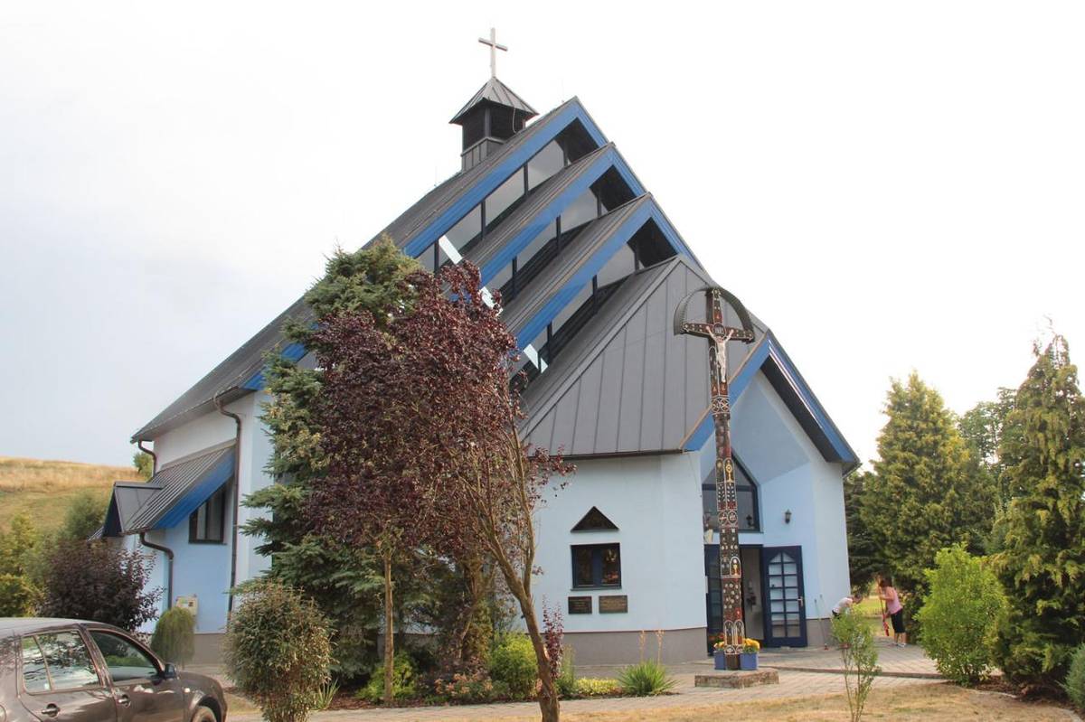 Farský úrad oznamuje občanom Korytárok, že sa bude dnes  10.04.2026 o 13:30 hod.slúžiť svätá omša v Rimskokatolíckom kostole v Korytárkach.