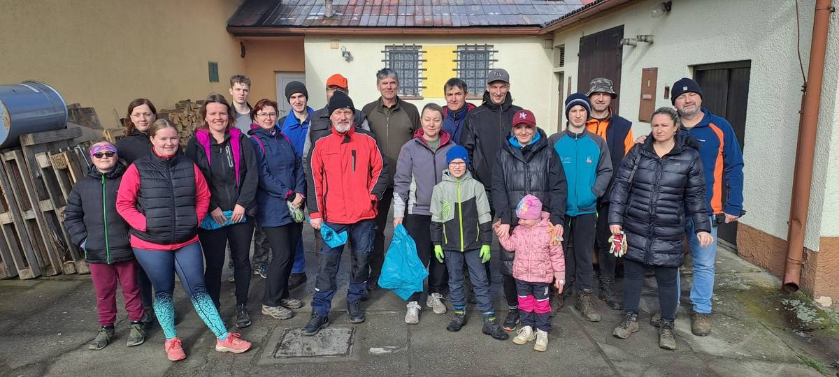 🌿Ukliďme naše obce - velké poděkování!🌿 Rádi bychom ze srdce poděkovali všem dobrovolníkům, kteří se zapojili do akce "Ukliďme naše obce". Díky vaší ochotě, energii a dobré náladě se podařilo udělat naše okolí zase o něco čistší a příjemnější.💚  Vaší práce si opravdu vážíme - bez vás by to nešlo! Děkujeme, že vám není lhostejné prostředí, ve kterém žijeme. Těšíme se na další společné akce! 🙏DĚKUJEME.