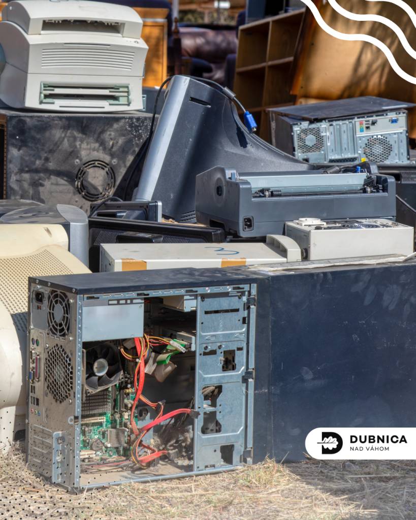 Dubnica nad Váhom v spolupráci s TSM opäť ponúka obyvateľom možnosť bezplatného zberu nebezpečného odpadu a elektroodpadu priamo od kontajnerových stojísk. Podmienkou je, aby obyvatelia svoj záujem o vývoz nahlásili vopred.