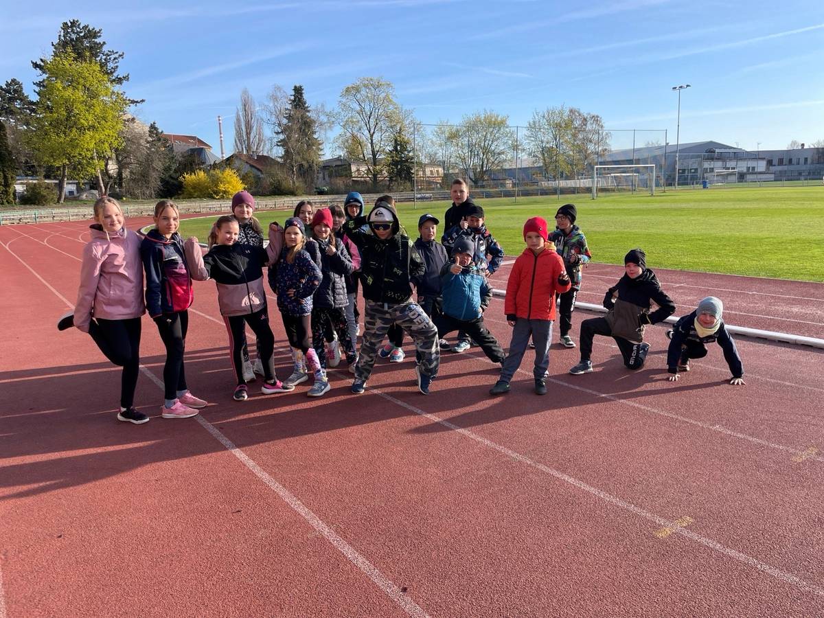 Do okresního kola tradičního štafetového běhu se letos přihlásilo 10 základních škol. Jak to ale v soutěžích bývá, vítěz je pouze jeden. Naši žáci předvedli excelentní výkon s časem 10:48 min. Všem běžcům děkujeme za vzornou reprezentaci školy. ZŠ a MŠ Kojetice
