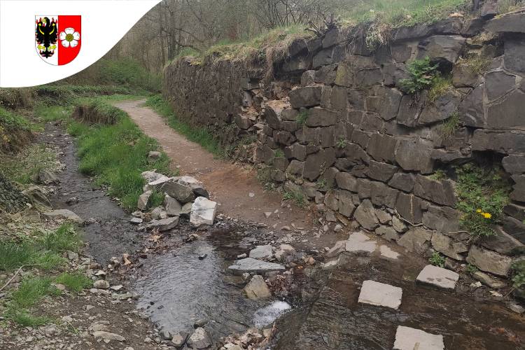Od zítřka 14. 4. 2026 začne oprava havarijního stavu zdi v ulici Potoky.    Předpokládaná doba trvání prací je 1 měsíc.    Prosíme všechny o zvýšenou opatrnost během probíhajících prací.