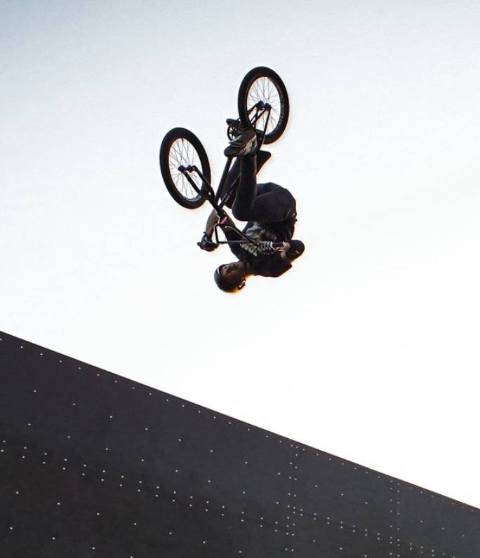 Město Slavonice připravuje výstavbu monolitického skateparku, který bude umístěn za hřbitovem. Skatepark bude určen pro mladé lidi a sportovce, kteří se věnují scooteringu, bmx a skateboardingu.