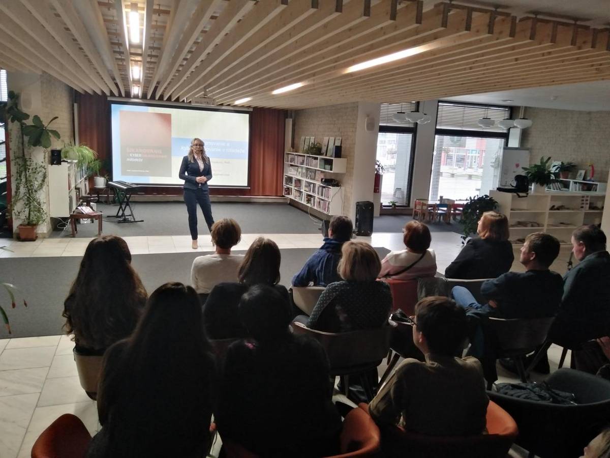 Mesto Piešťany dlhodobo venuje pozornosť problematike bezpečia detí a prevencie násilia. Po nedávnej aktivite realizovanej na Mestskom úrade v rámci kampane Bezpečné miesto, mesto pokračuje v ďalších krokoch zameraných na boj proti šikane a rovesníckemu násiliu.