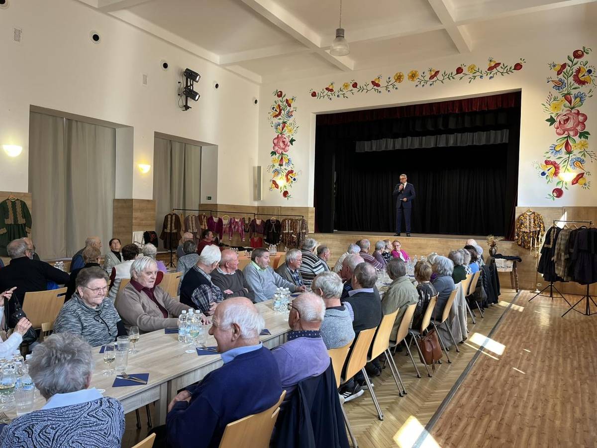 LETOS JSME OPĚT USPOŘÁDALI SETKÁNÍ NAŠICH OBČANŮ STARŠÍCH 75 LET.