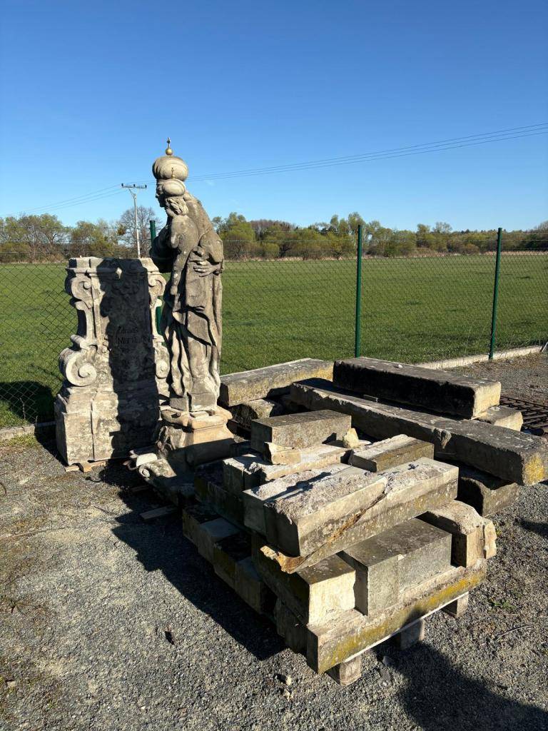 Opakovaná jednání s Ředitelstvím silnic a dálnic posunula práce na navrácení sochy do prostoru u okružní křižovatky. Samotnému přemístění předchází zpracování restaurátorského záměru, který je nezbytným podkladem pro vydání závazného stanoviska orgánu památkové péče.