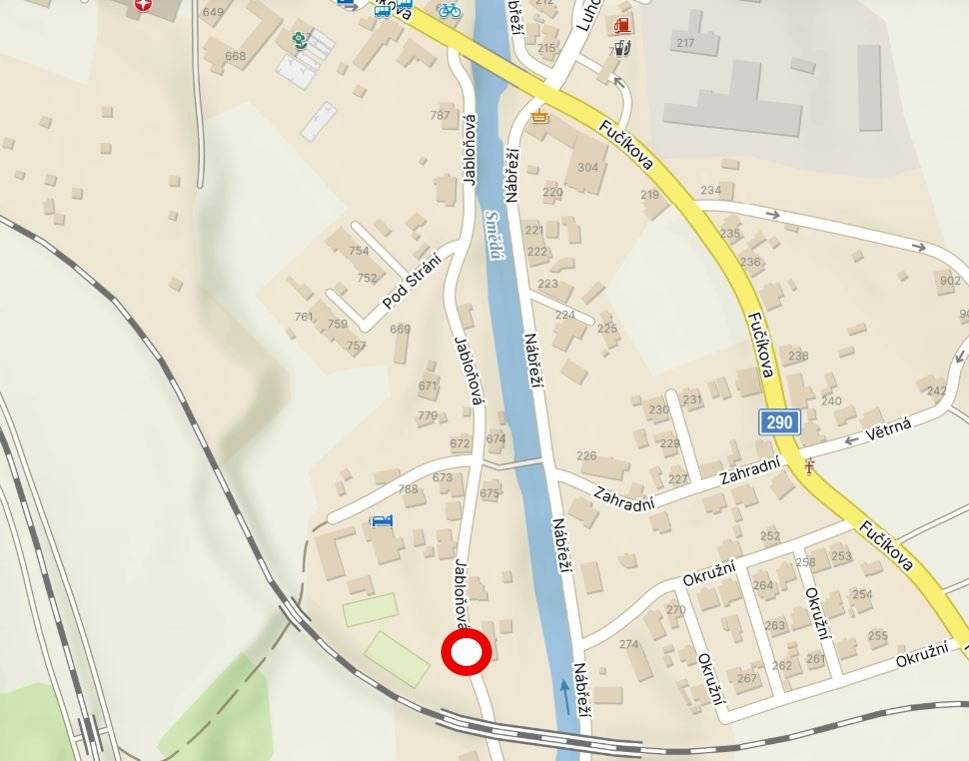 V souvislosti s výstavbou rodinného domu v ulici Jabloňová, může v pondělí 13. 4. 2026 v čase cca od 8:30 do cca 12:00, dojít k omezení průjezdnosti této pozemní komunikace. Dostupnost k nemovitostem za stavbou je možná po ulici Hejnická, přes most u Mysliveckého zátiší a zpět ulicí Luční, případně u pošty na ulici Fučíkova vpravo a podél kolejí po panelové cestě na křižovatku ulic Luční, Jabloňová, Vápenná.