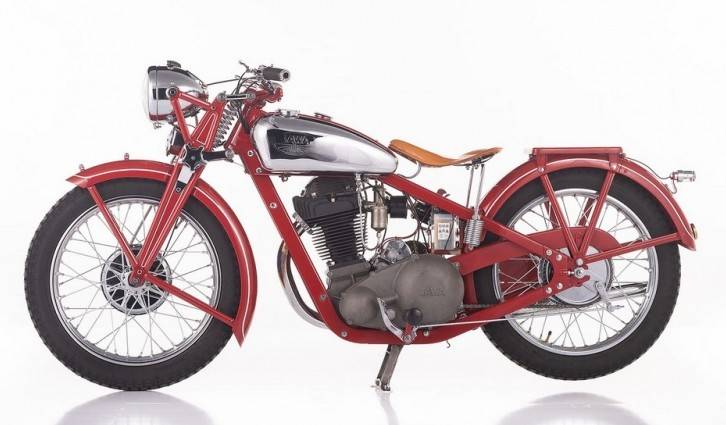 Obec Bezděz a  Klub veteránů Bezděz pořádají dne 2.5.2026 od 14:00 na parkovišti P1 sraz veteránů spojený s nenucenou zábavou, grilováním, občerstvením a živou hudbou. K poslechu a tanci hraje skupina Valerie.  Všichni jsou srdečně zváni.