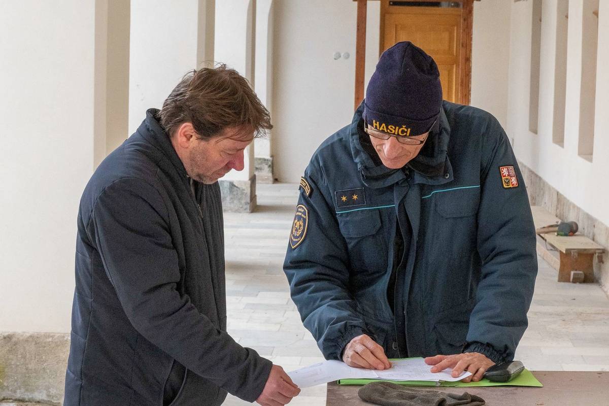 Moderní vytápění jako podmínka celoročního provozu  Součástí modernizace objektu bude nové vytápění pomocí dvou tepelných čerpadel systému vzduch – voda. Tato technologie zajistí pokrytí tepelné ztráty rekonstruovaných částí a umožní stabilní, úsporný a dlouhodobě udržitelný provoz.