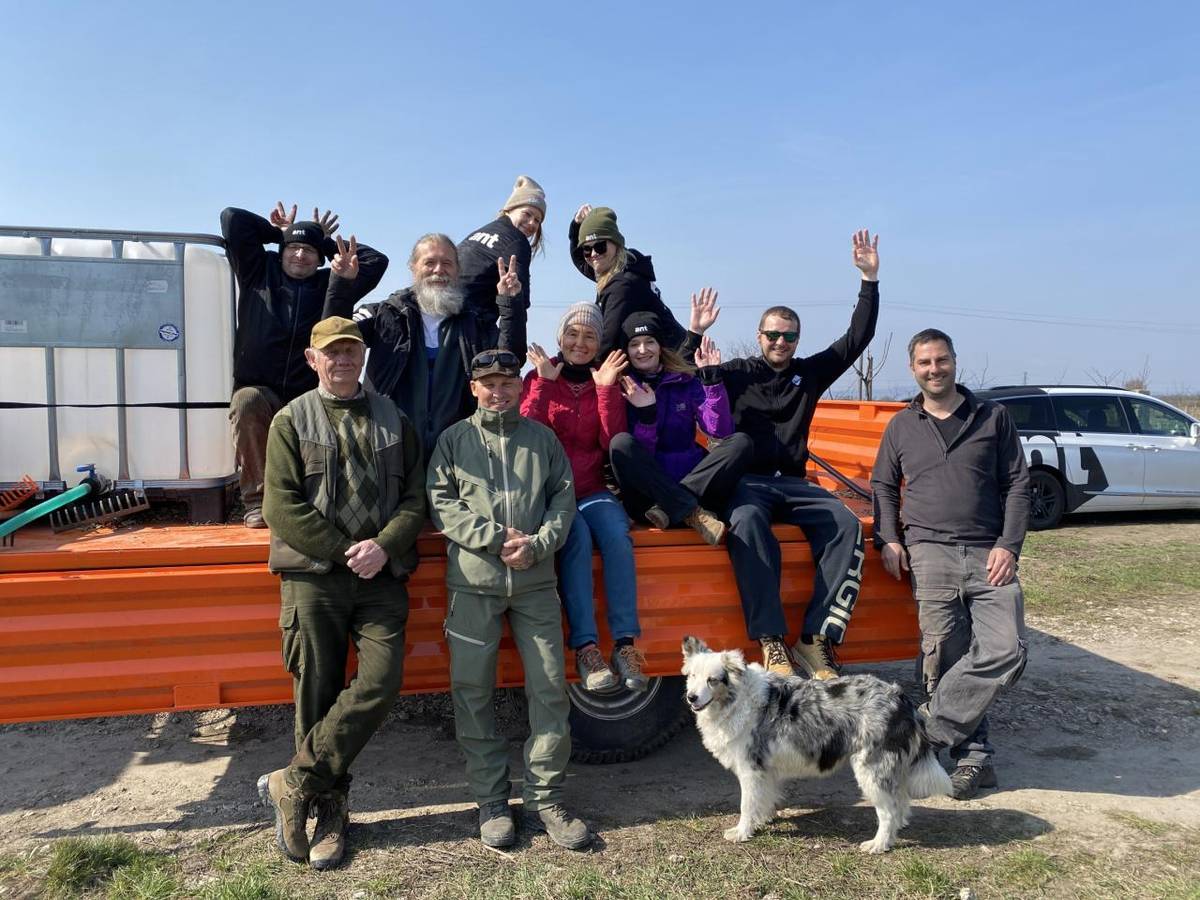 V spolupráci OZ Sadíme stromy a ANT s.r.o., sa vysadilo ďalších 25 ovocných stromov v k.ú.Veľký Biel pod kostolom smerom na zberný dvor. Celkovo už obec vysadila 665 stromov.