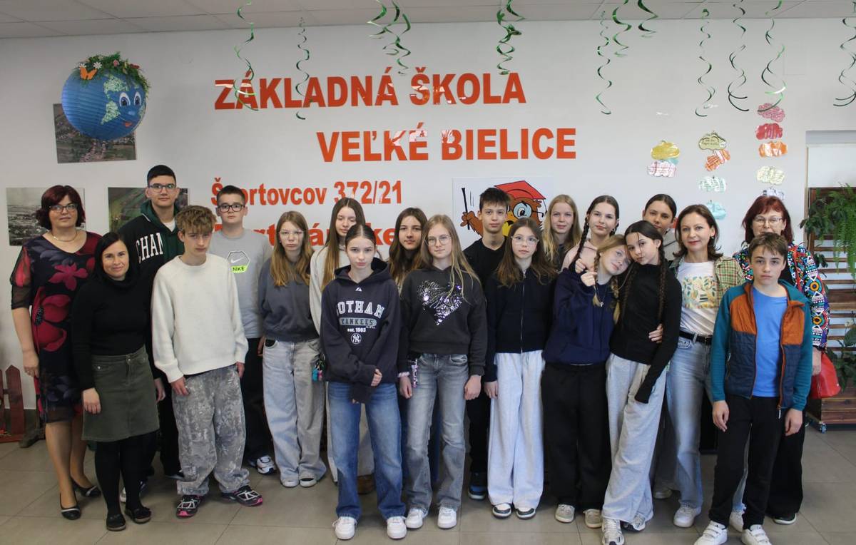 Město Benešov dlouhodobě udržuje přátelské vztahy se svým partnerským městem Partizánske na Slovensku. Tato spolupráce není jen formální – už od roku 2017 se pravidelně naplňuje prostřednictvím výměnných pobytů žáků základních škol, které přinášejí nezapomenutelné zážitky, nová přátelství i cenné zkušenosti.