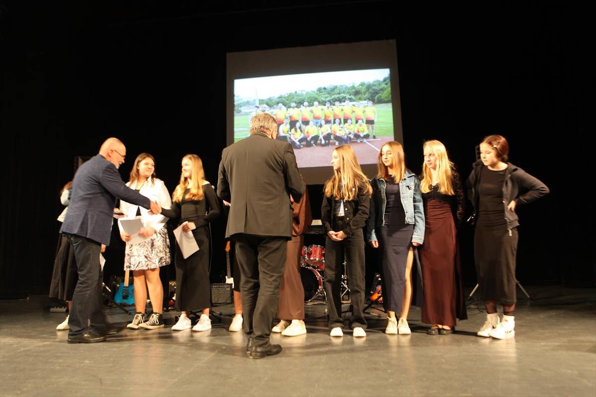 Polička ocenila své nejlepší sportovce za rok 2025. Slavnostní večer se uskutečnil pod záštitou města Poličky a sportovní komise rady města v Tylově domě v pátek 10. dubna 2026. Ocenění převzaly desítky mladých sportovců i týmů, kteří během roku dosáhli výrazných úspěchů na krajské, republikové ...