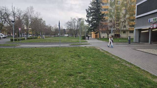 Město Přerov se připravuje na výstavbu nové cyklostezky, která propojí ulice Šířava, Svisle a R. Stokláskové. Rada města předkládá zastupitelům návrh schválit záměr zadat veřejnou zakázku na stavební práce s předpokládanými náklady téměř 35 milionů korun včetně DPH. Realizace by měla začít na jaře roku 2027.                               Číst dál...