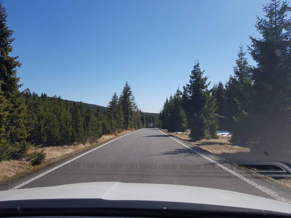 Krajská správa silnic Libereckého kraje tímto oznamuje  otevření silnice II/290 v úseku Desná - Smědava se uskuteční ve středu 15. dubna 2026.