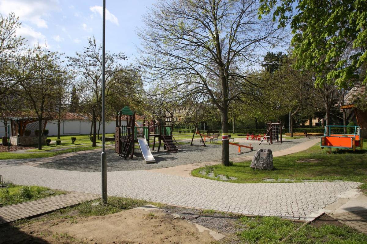 Uzatvorenie detského ihriska "Detský svet" (za kostolom)