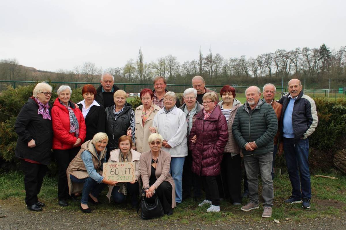V pátek 10. dubna 2026 se v hostinci V Cihelně setkali po 60 letech bývalí žáci zbůšské základní školy.   Ing. Jiří Hájek