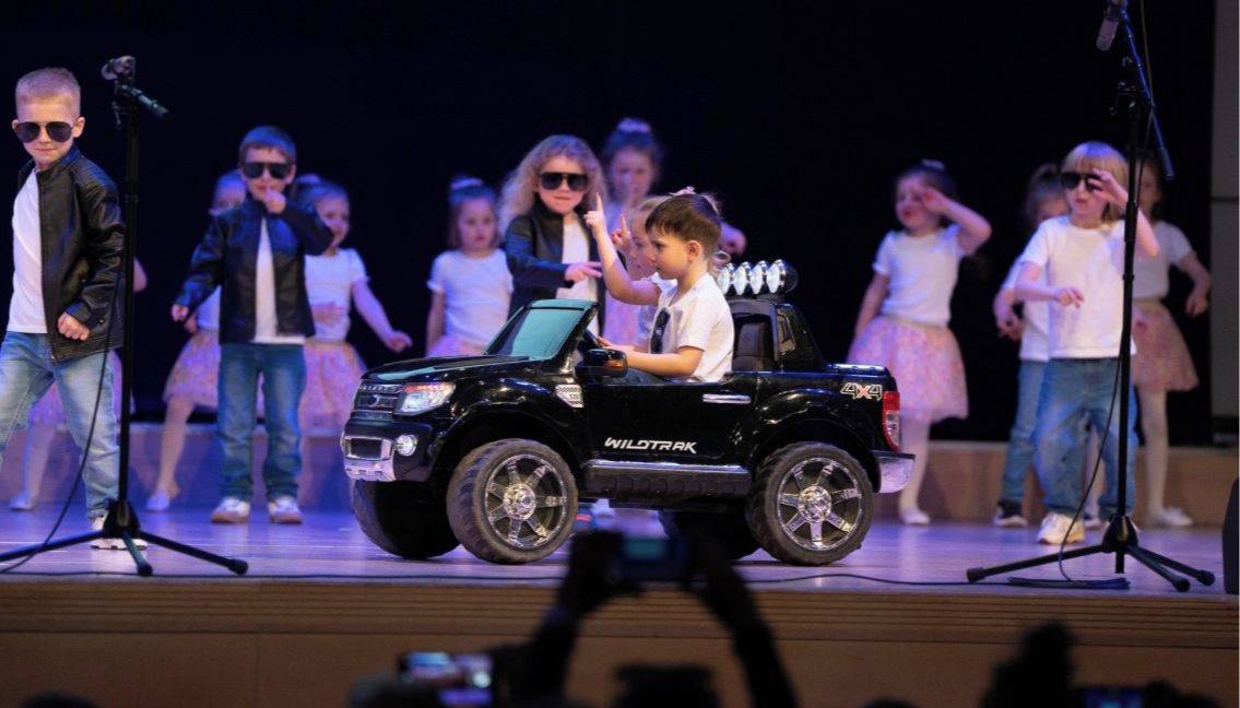 Zlín – Kongresové centrum ve Zlíně zaplnily stovky dětí z mateřských škol. Důvodem byl 17. ročník přehlídky umění dětí z mateřských škol Zlínský Škrpálek, který jako každý rok zorganizovala Mateřská škola Zlín, Slovenská, zvaná Stonožka.