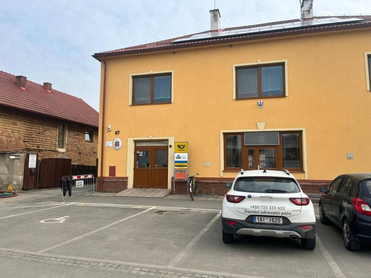Informujeme občany, že v příštím týdnu od 20 - 24. 4 2026 bude probíhat rekonstrukce parkoviště před Obecním úřadem. Pošta Partner i Obecní úřad budou přístupné pouze pro pěší po chodnících z obou stran návsi. Děkujeme za pochopení