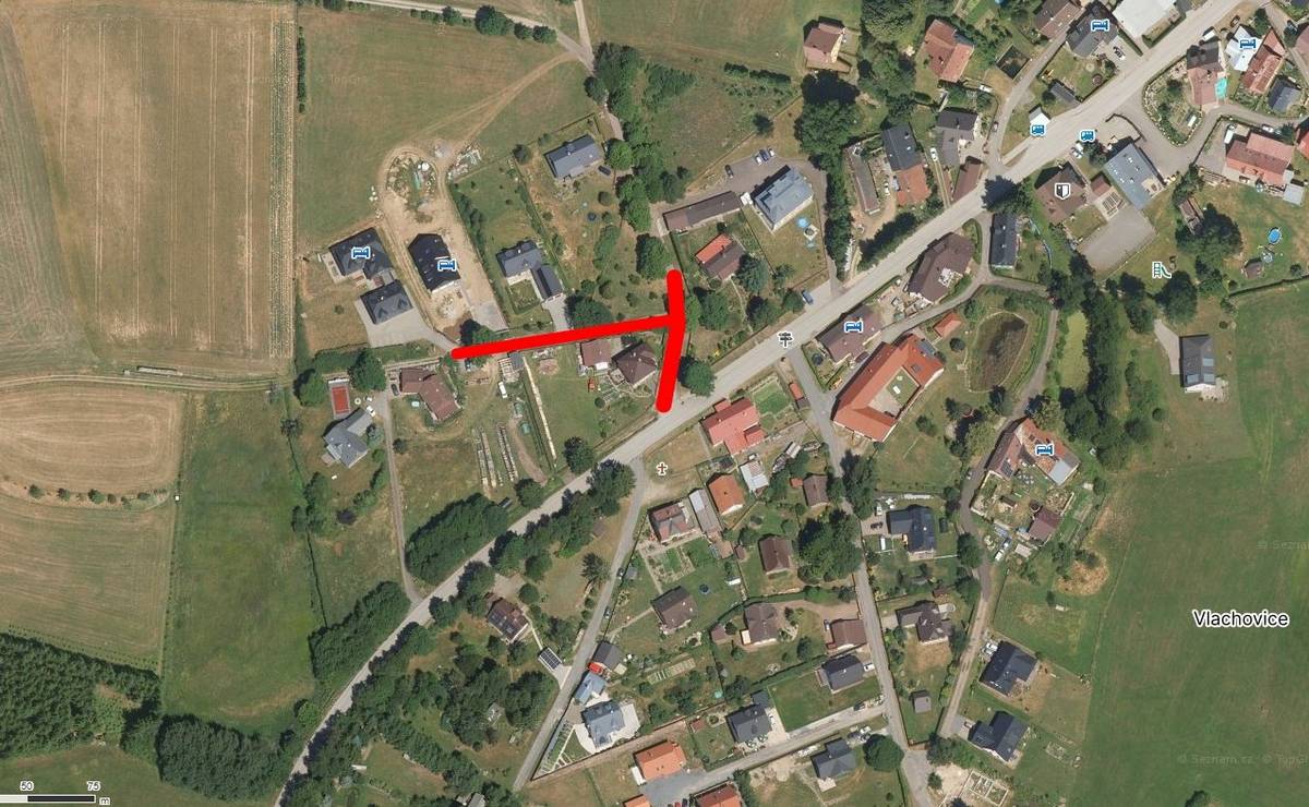 Poslední část místních komunikací v obci čeká oprava – zároveň ta nejnáročnější. Projekt je rozložen do dvou let a jeho cílem je vyřešit problém s vyplavováním vozovky od Tří Smrků při deštích. Práce na první části začnou ve čtvrtek 16. 4. (viz vyznačení na mapce). Prosíme občany i turisty o respektování drobných omezení. Firma se bude snažit provoz omezit co nejméně. Děkujeme za spolupráci a pochopení.