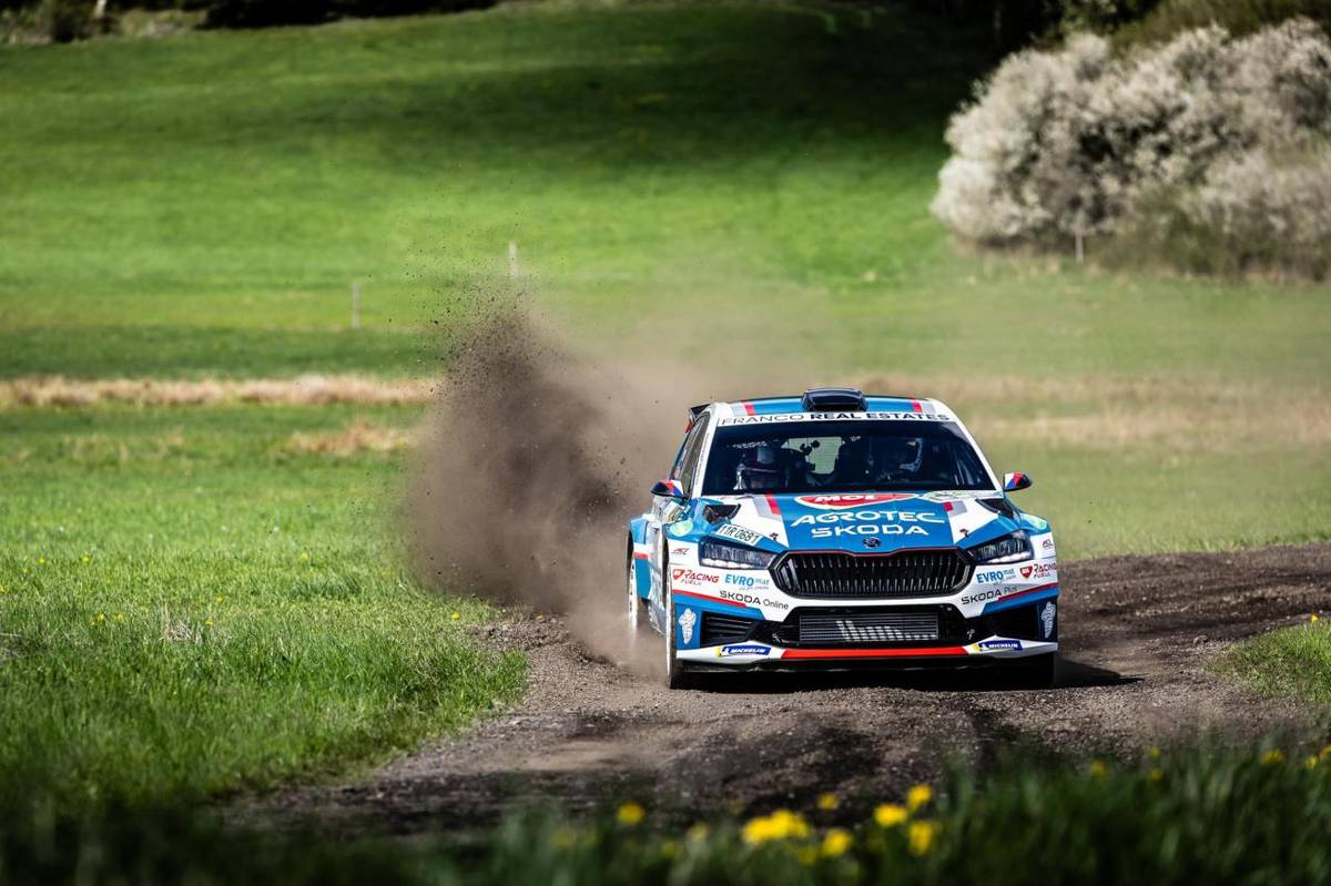 Během příštího víkendu (24. - 26. 4. 2026) se v našem regionu uskuteční tradiční, a v letošním roce jubilejní 60. Rallye Šumava Klatovy a 34. Historic Vltava Rallye.