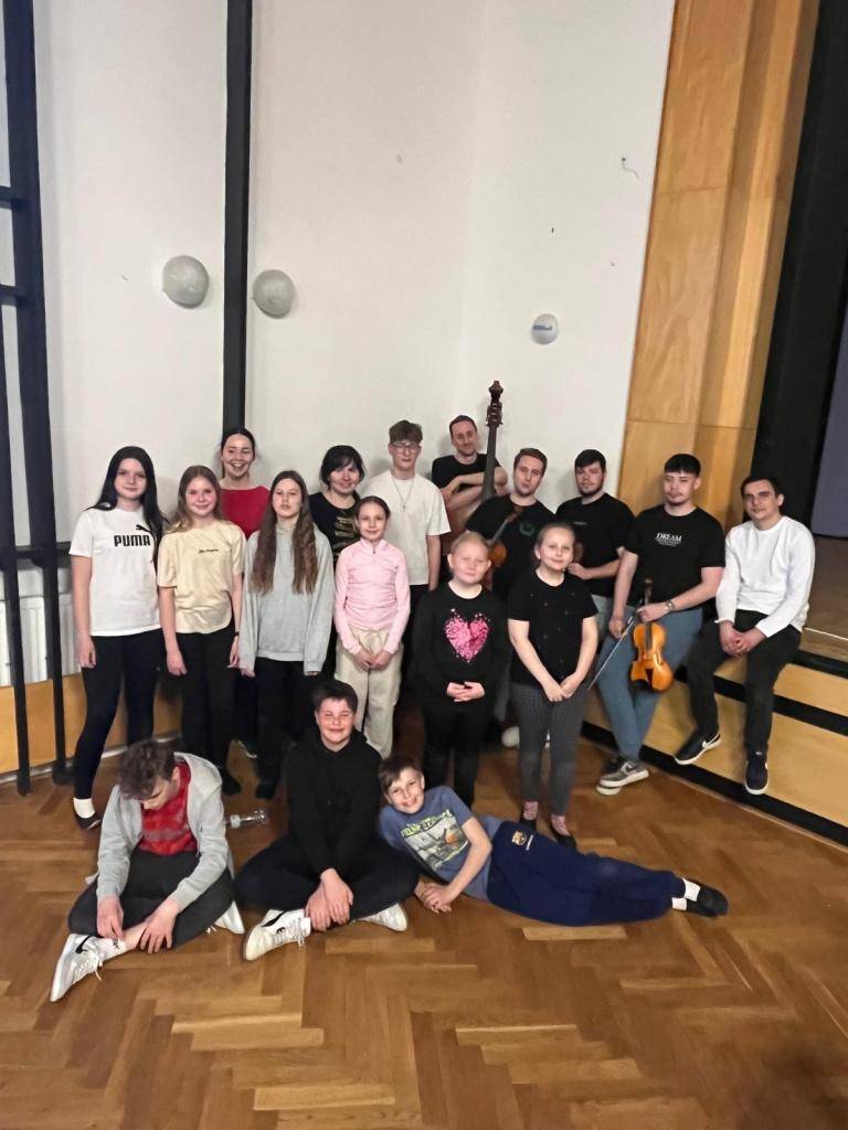 Starší skupina Lúčánku si připravuje pásmo: Co šušká naša kaplička