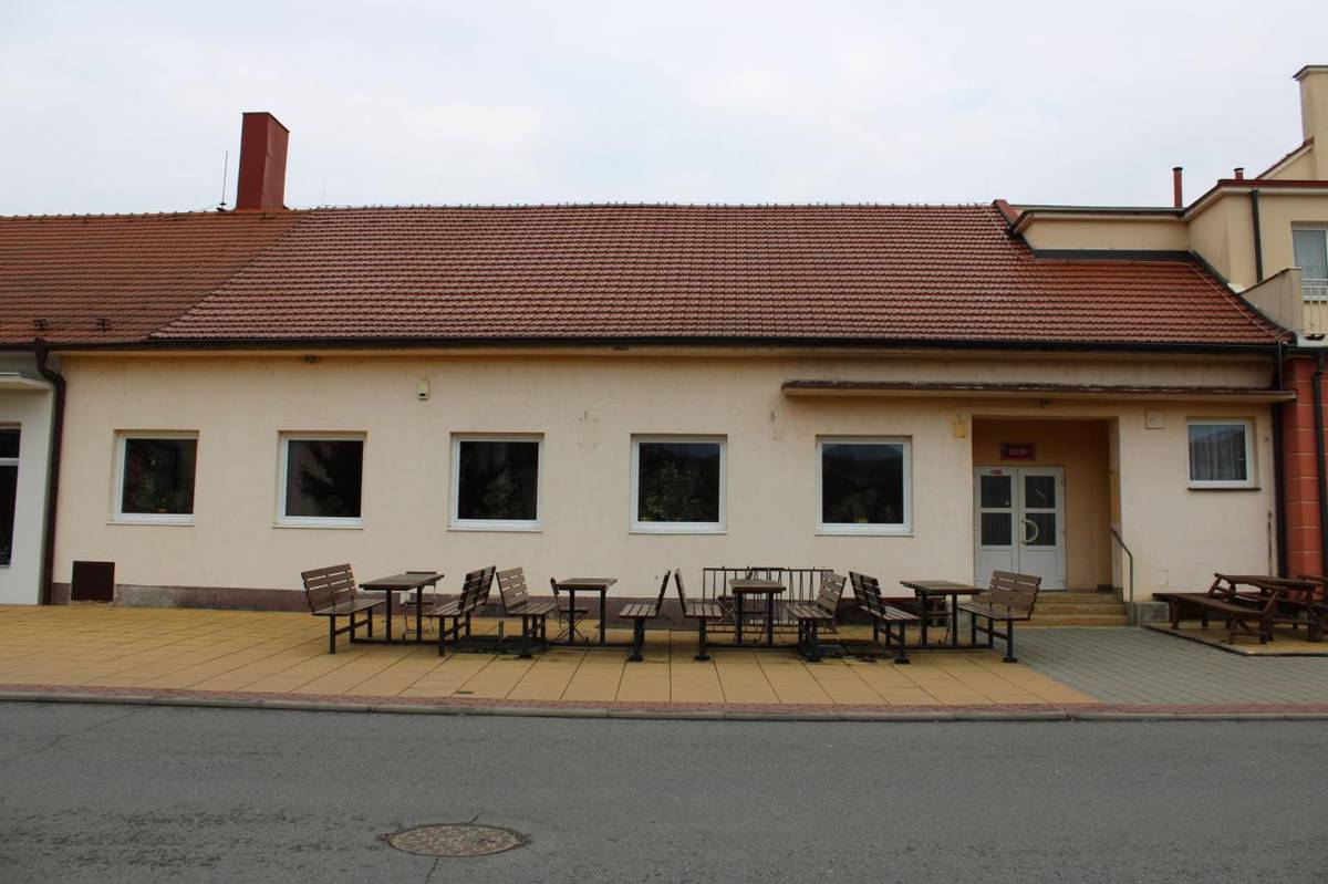 Rada obce Šumice schválila záměr obce na pronájem nebytového prostoru - budovy pohostinství na adrese Šumice č.p. 399.  K záměru lze podat písemné nabídky, které musí být doručeny na adresu OÚ Šumice, 687 31 Šumice 400, do 5. května 2026, 15.00 hod.