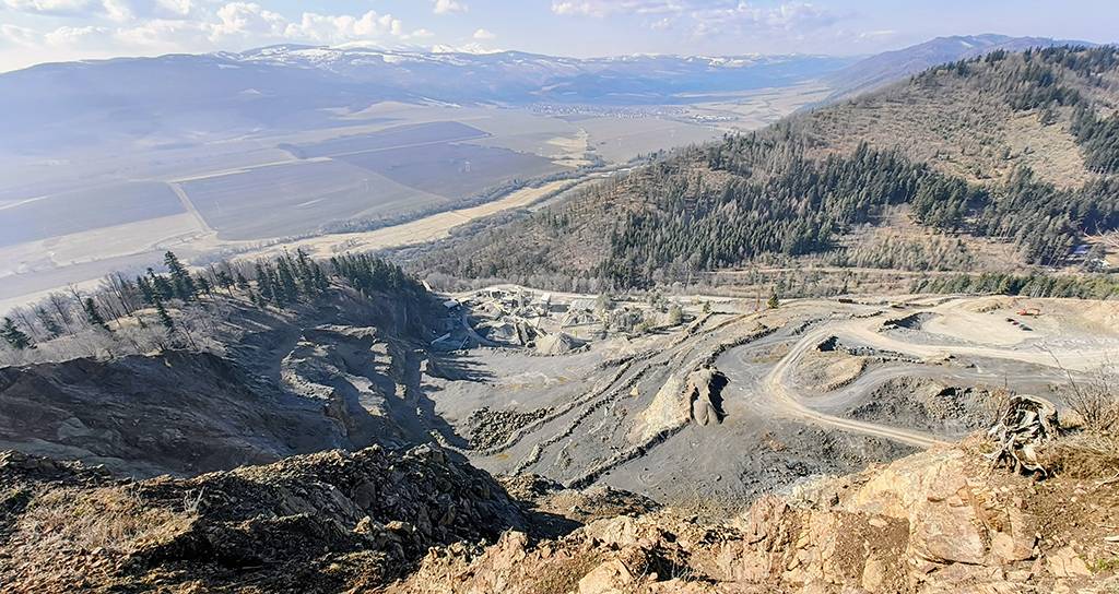 Spoločnosť MATRIX SLOVAKIA SERVIS s.r.o. oznamuje občanom, že vo štvrtok 16.4.2026, v čase od 10.00 do 16.00 hod., sa budú vykonávať trhacie práce v lome Dubina - EUROVIA SK.