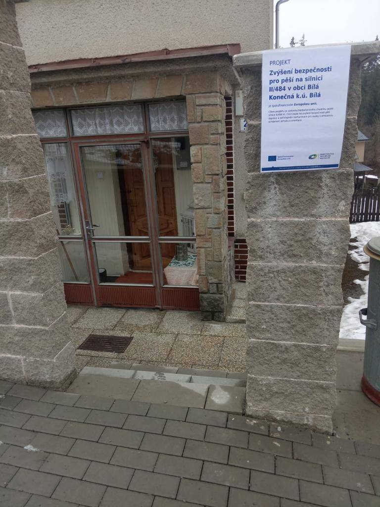 Projekt "Zvýšení bezpečnosti pro pěší na silnici II/484 v obci Bílá Konečná k. ú. Bílá" byl úspěšně dokončen a zkolaudován.  Projekt je spolufinancován Evropskou unií.