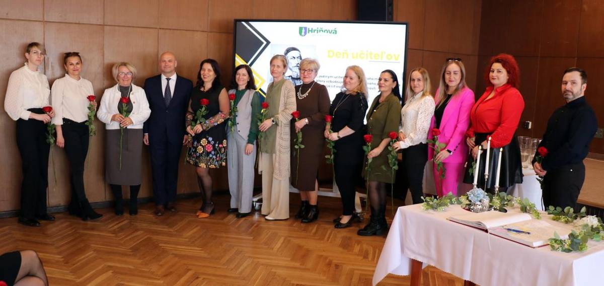 Dňa 8. apríla 2026 sa v spoločenskej sále Mestského kultúrneho strediska v Hriňovej uskutočnilo slávnostné stretnutie pri príležitosti Dňa učiteľov. Primátor mesta Mgr. Stanislav Horník privítal učiteľov základných škôl s materskými školami, materských škôl a základnej umeleckej školy v zriaďovateľs
