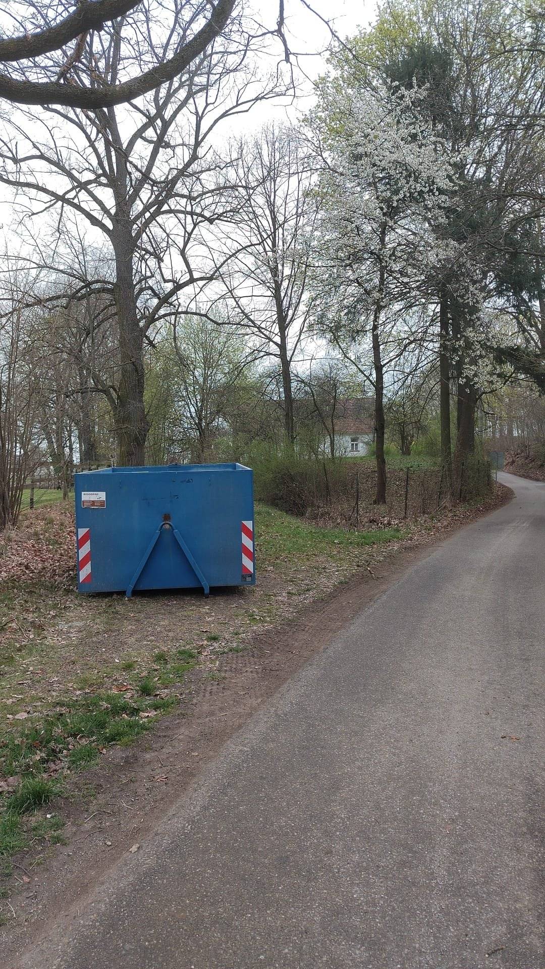 V obci Jelmo byl přistaven kontejner na bioodpad, který bude k dispozici do 20. 4. 2026. Do kontejneru ukládejte pouze listí, trávu, plevel, zbytky ovoce a zeleniny a větve o průměru do 8 cm. Další kontejner na bioodpad je k dispozici také v Libníči u technického dvora.