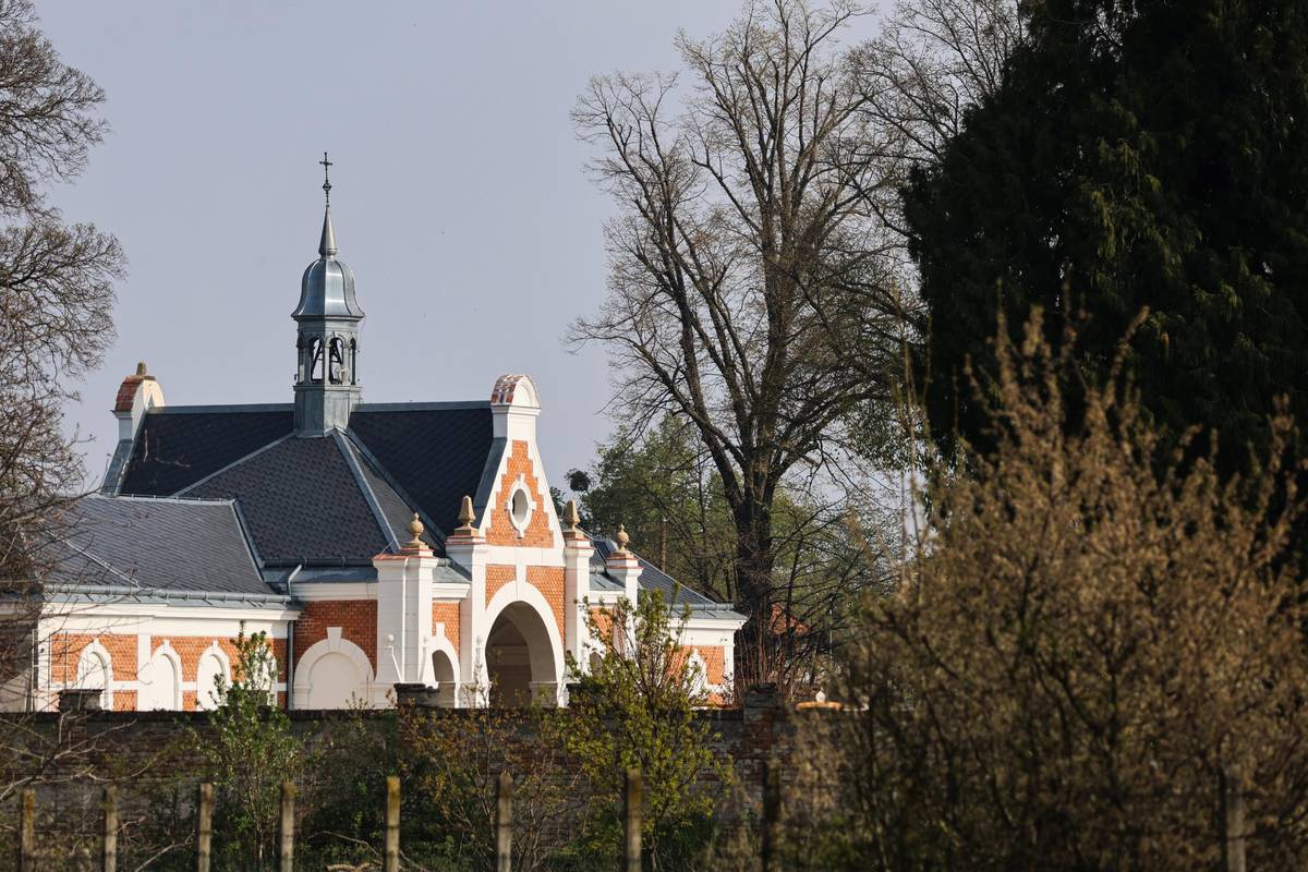 Na webu města Valtice nově najdete přehled smutečních oznámení 🕊️ Na jednom místě naleznete parte od pohřebních služeb Chromý  (Mikulov) a Kelemen (Břeclav), abyste měli důležité informace vždy snadno dohledatelné https://www.valtice.eu/cs/potrebuji-vyridit/matrika/pohrby/   Foto: Renata Hasilová