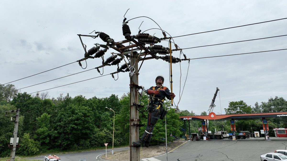 Jménem provozovatele distribuční soustavy společnosti ČEZ Distribuce, a.s. informujeme o plánovaném přerušení dodávky elektřiny v pátek 17. dubna 2026 od 07:30 do 15:30 hodin v části města Havířov – Prostřední Suchá  Dělnická č. o.  45, 47, 49, 51, 51a, 53, 54, 56, 58, 59a, 65 Kapitána Jasioka č. o.  1 Nový Svět č. o.  6a, 12, 12c plánovaná odstávka č. 110061080073