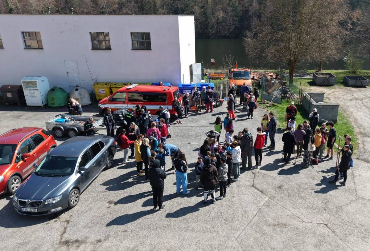 Vážení spoluobčané, milí dobrovolníci, rádi bychom poděkovali všem, kteří se zapojili do sobotní brigády.