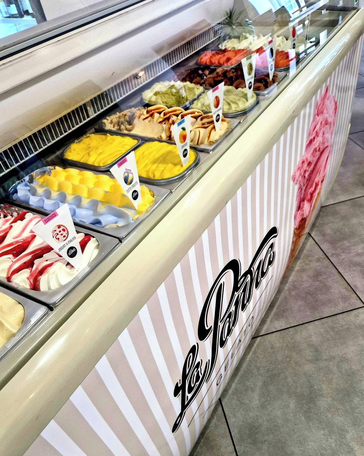 Od pátku 17. dubna 2026 bude Penzion a restaurace Eden v Jindřichově nabízet kopečkovou zmrzlinu. Letošní novinka - kiwi sorbet - přijďte ochutnat.